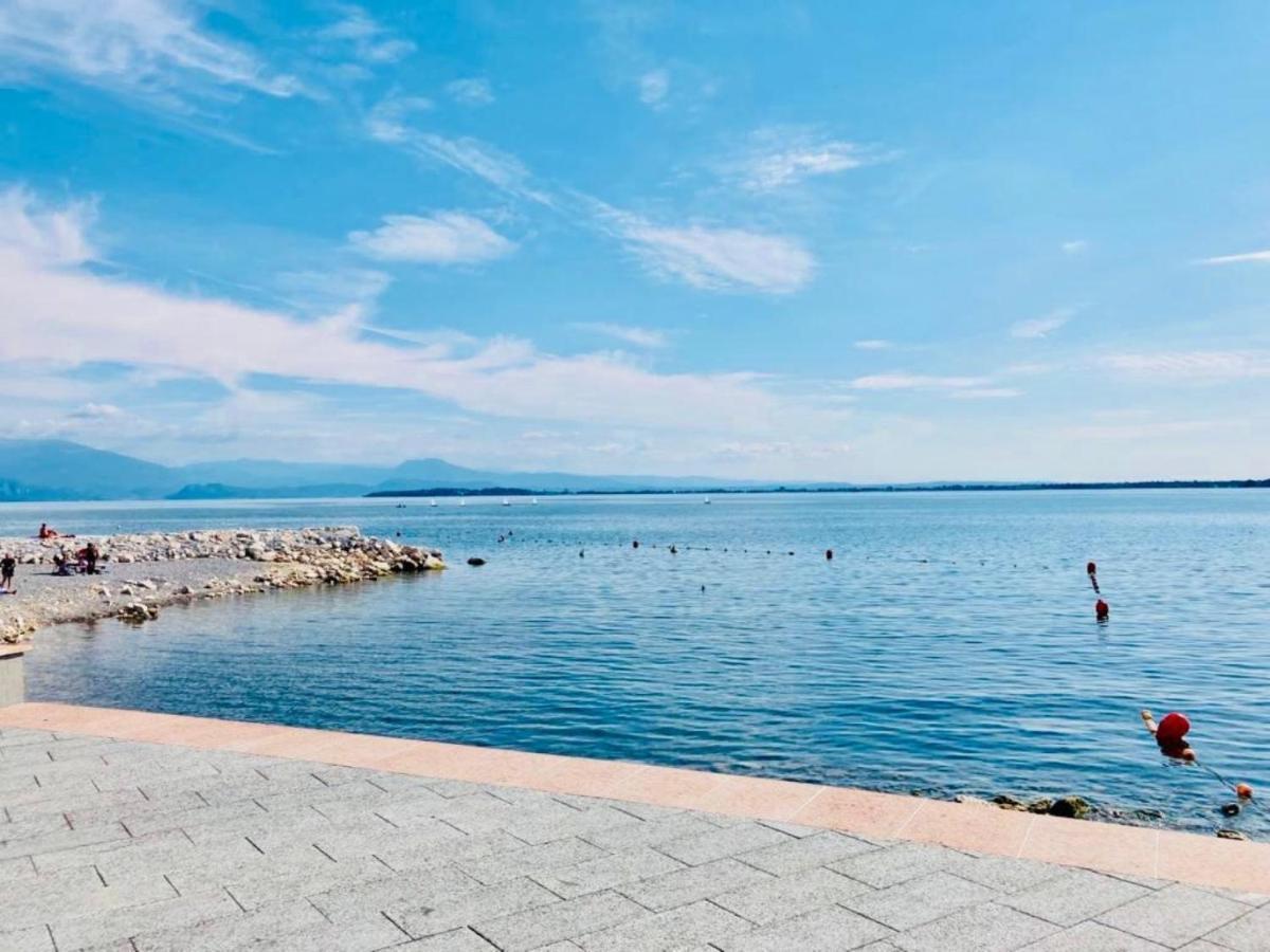 Palm Beach - Your Private And Complete Apartment In Desenzano Del Garda Desenzano del Garda Exterior photo